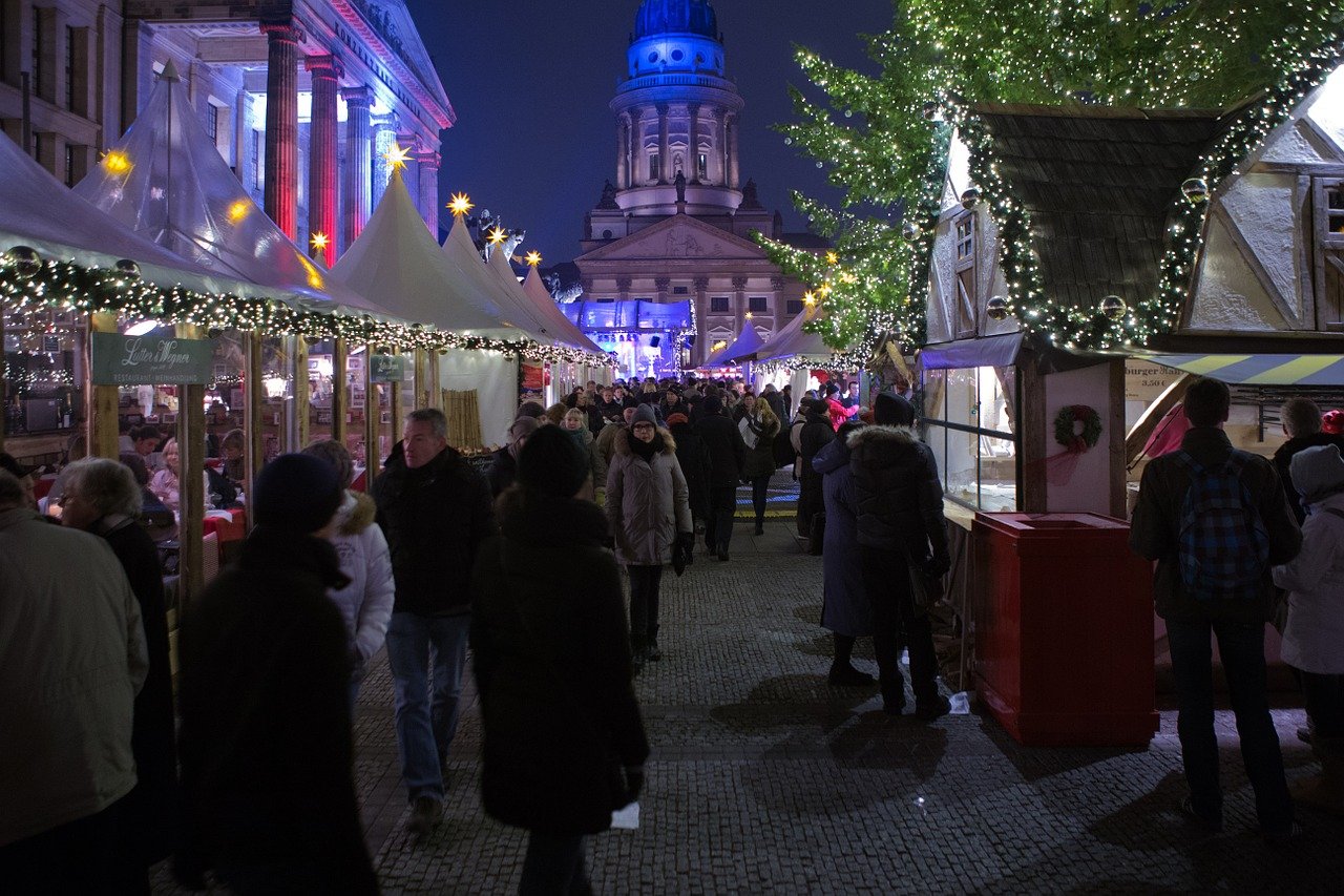 Berliner Weihnachtsmarkt und verkaufsoffener Sonntag im Brettspielgeschäft.Berlin